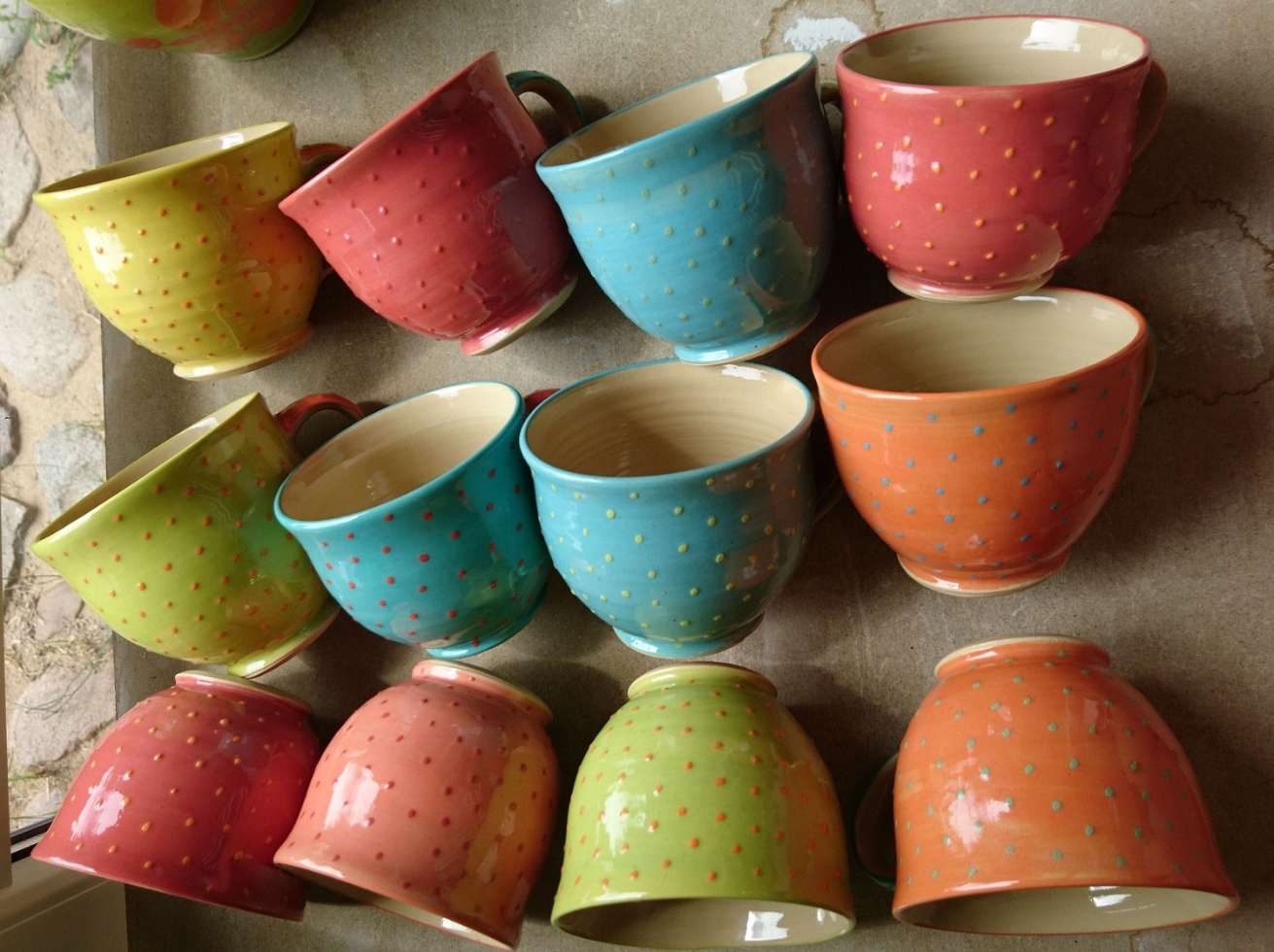 Farbenfrohe Keramik aus der Lewitz
