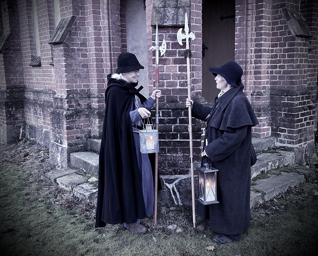 Dorfrundgang mit der Nachtwächterin rund um die Kirche Banzkow in der Lewitz.