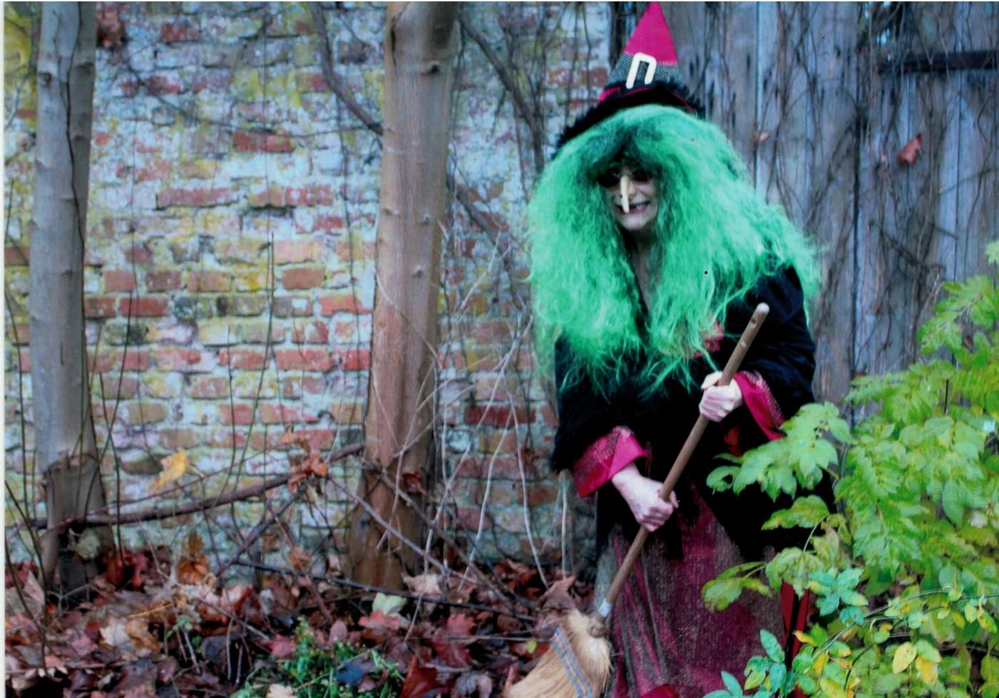 Foto: Das Atelier Kriedel Führung mit der Waldhexe auf dem Sagenpfad Friedrichsmoor.