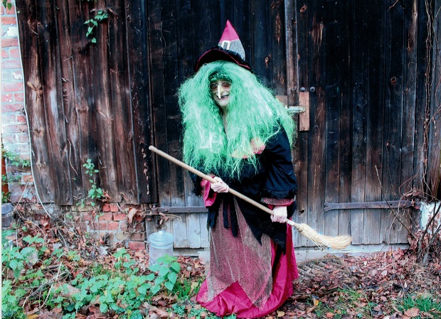 Foto: Das Atelier Kriedel Ein zauberhafter Spaziergang mit der Waldhexe auf dem Walderlebnispfad Friedrichsmoor.
