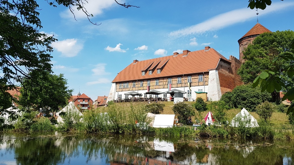 Burg Neustadt-Glewe - die älteste noch erhaltene Wehrburg Mecklenburgs.