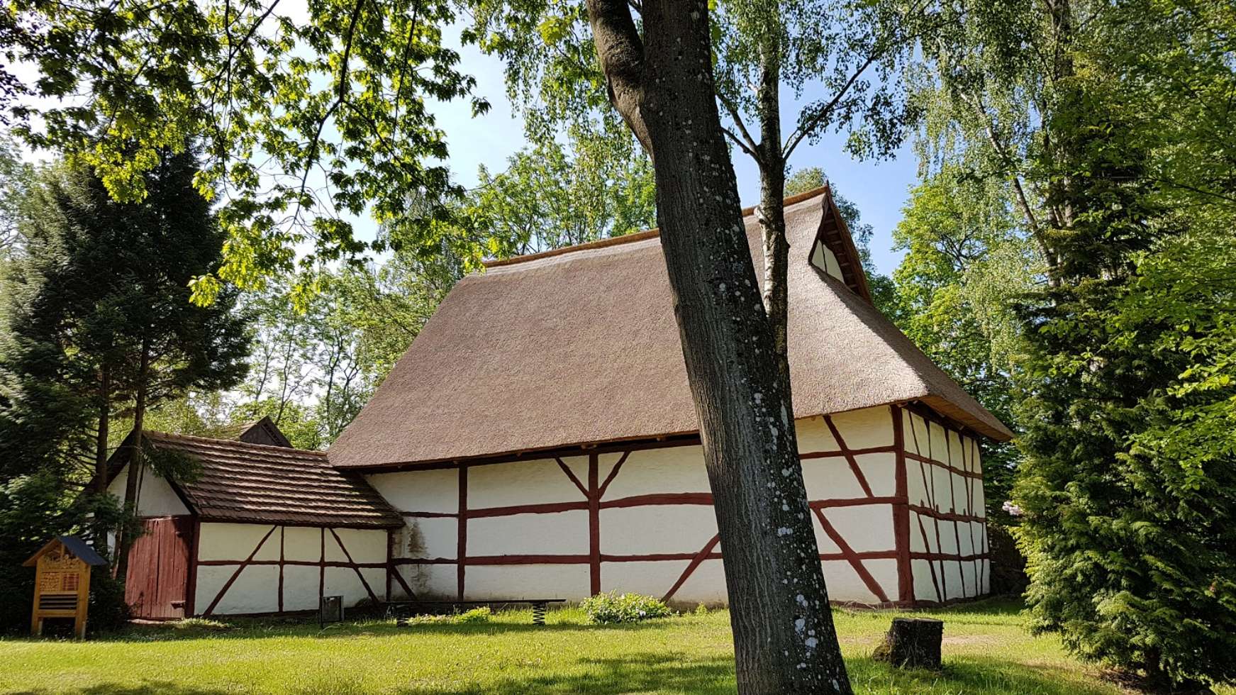 Die Scheune auf dem Pingelhof Alt Damerow wurde 2019 neu gedeckt.