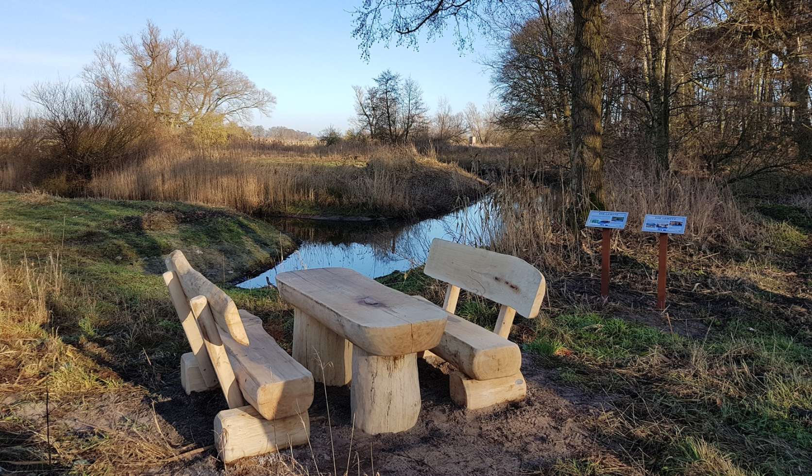 Sitzgruppe für Pausen am Vogelwanderweg in der Lewitz