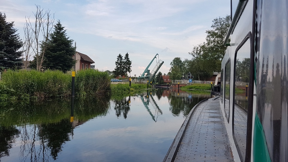 Blick vom Lewitz-Kieker auf die Klappbrücke Banzkow